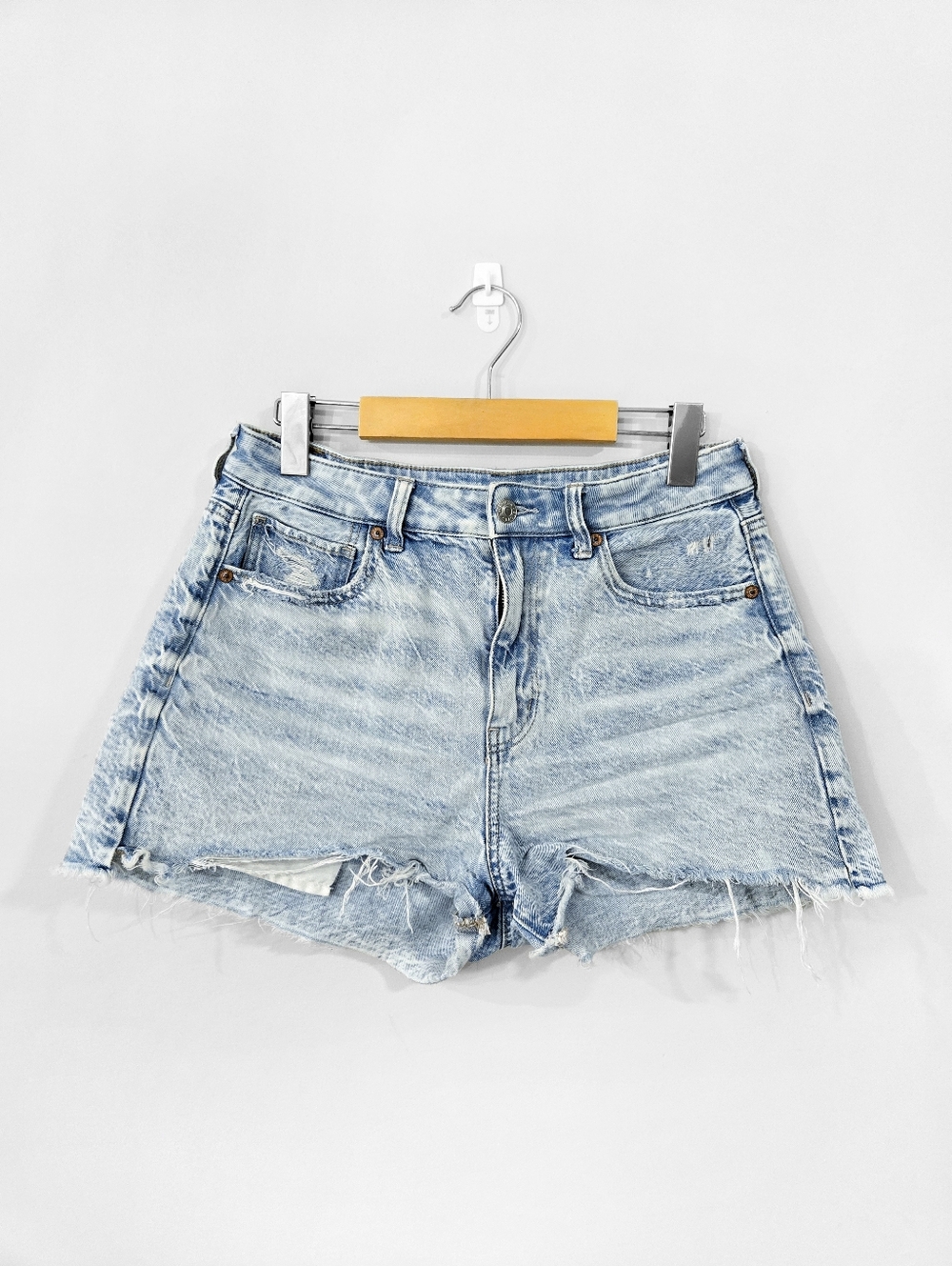 AMERICAN EAGLE Light Wash High Rise Mom Cutoff Jean Shorts